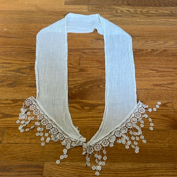 Women’s White Scarf